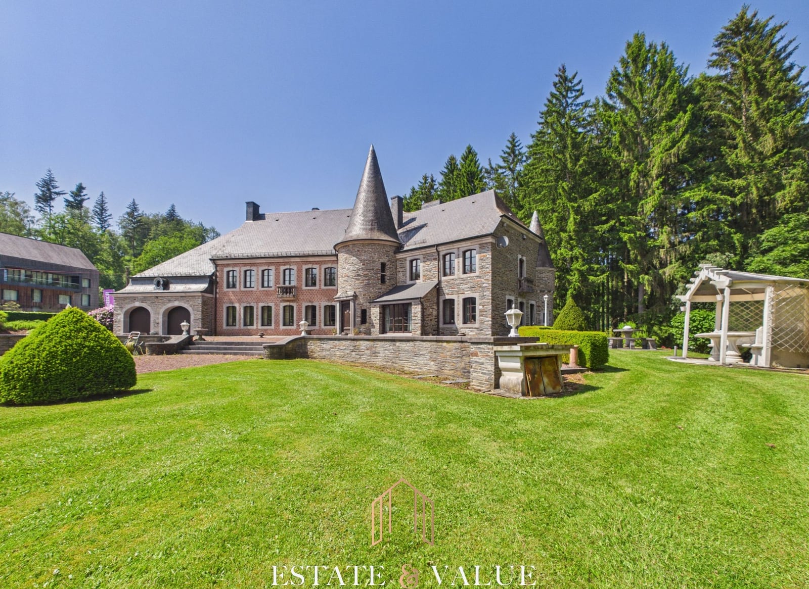 Façade principale de la villa
